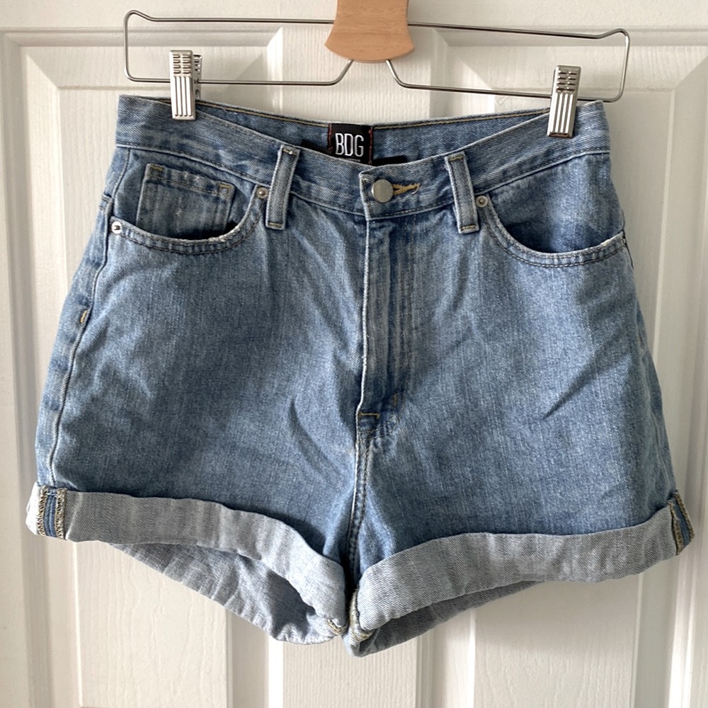 BDG mom jean shorts. Size 27.